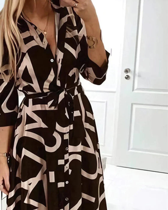 Kleid mit Reißverschluss und Krawatte