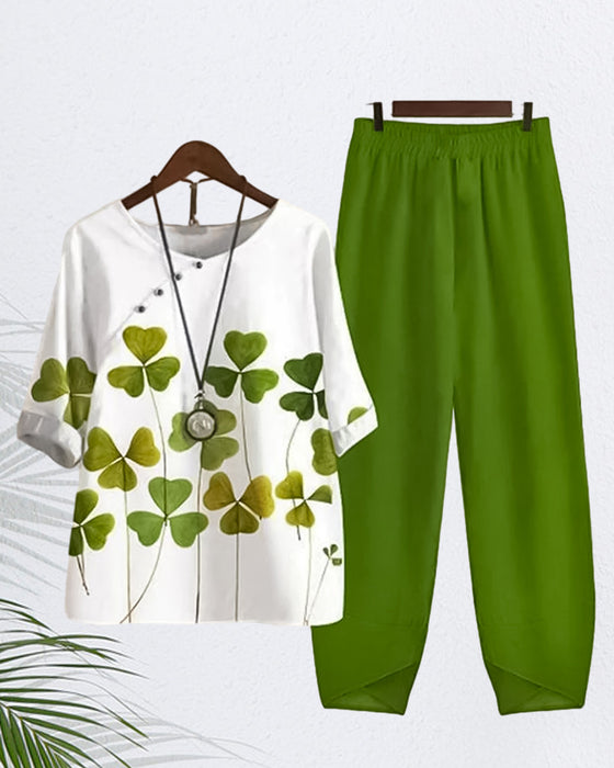Lässiges zweiteiliges Set mit Kleeblatt-Print