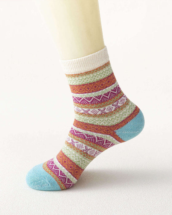 Warme Socken mit bunten Streifen
