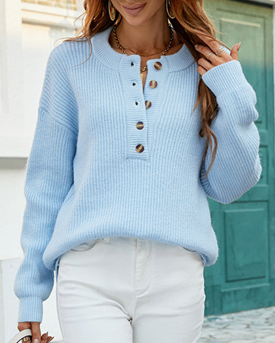Einfarbiger Pullover mit Rundhalsausschnitt und Knöpfen