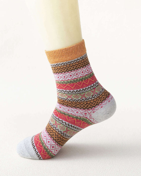 Warme Socken mit bunten Streifen