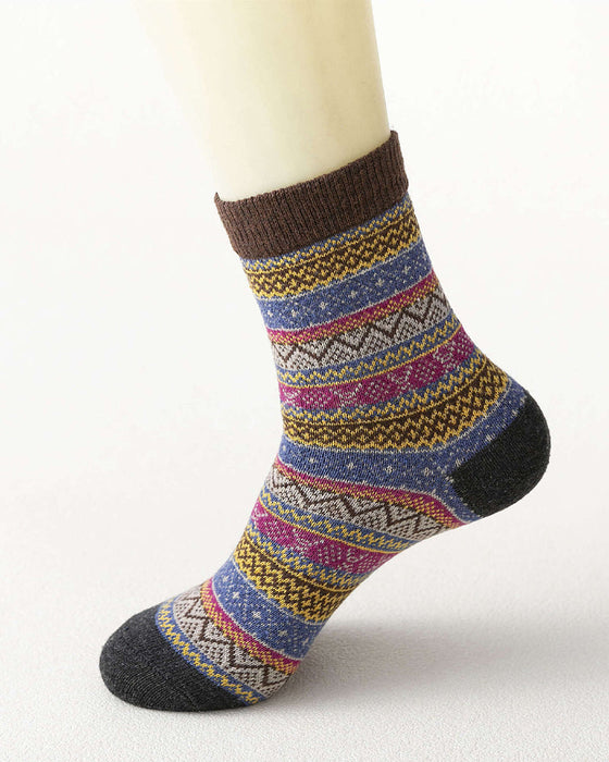 Warme Socken mit bunten Streifen