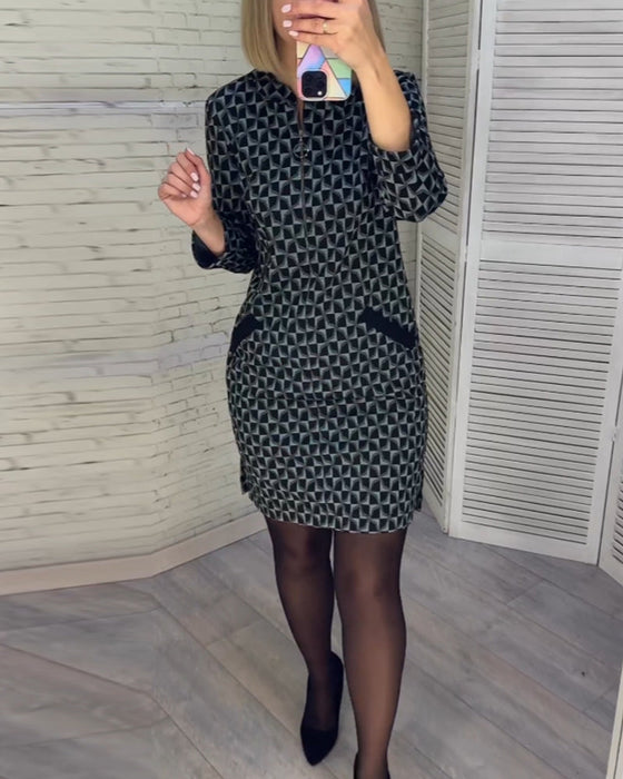 Kleid mit Rautenprint und langen Ärmeln