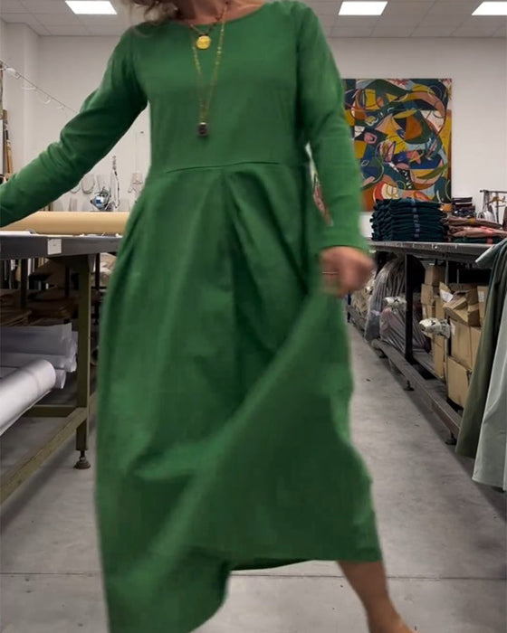 Einfarbiges Kleid mit Rundhalsausschnitt