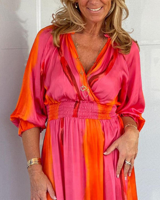 Kleid mit 3/4-Ärmeln und V-Ausschnitt