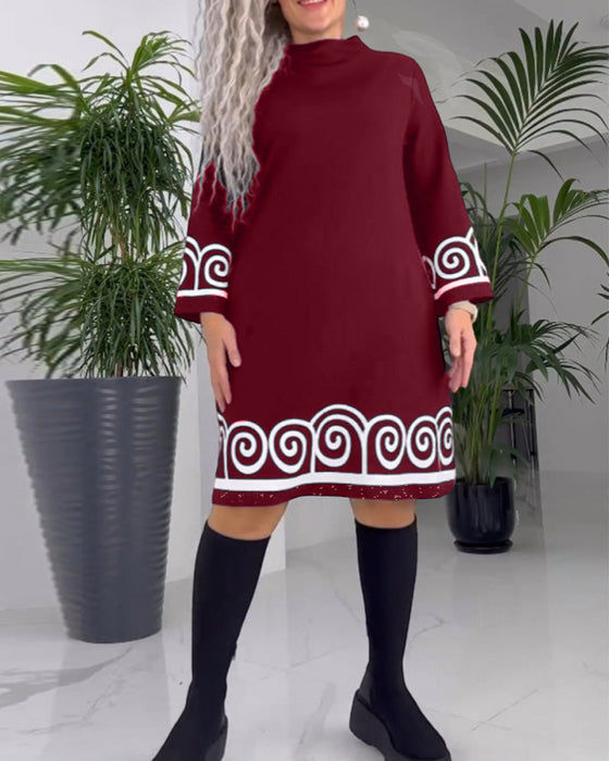 Kleid mit Wellenmuster und langen Ärmeln