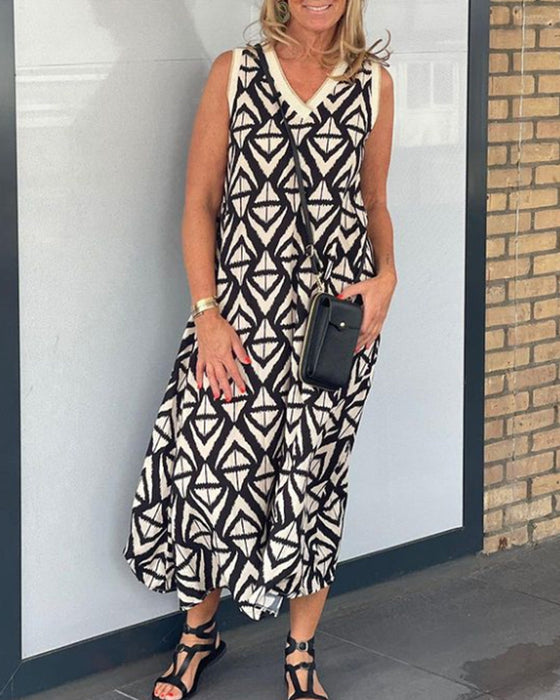 Ärmelloses Kleid mit V-Ausschnitt
