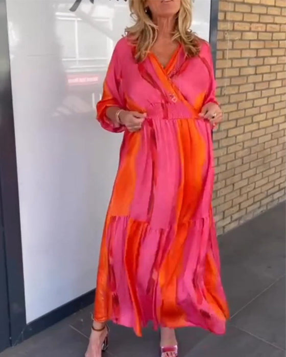 Kleid mit 3/4-Ärmeln und V-Ausschnitt