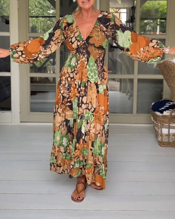 Kleid mit V-Ausschnitt und langen Ärmeln