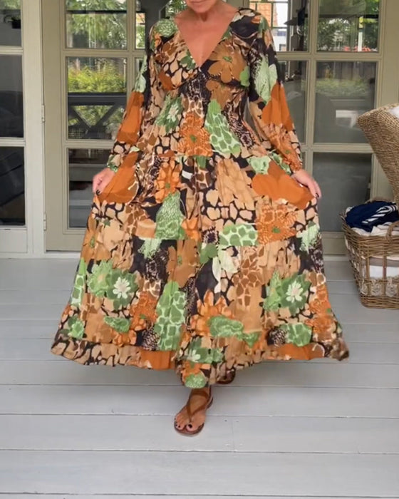 Kleid mit V-Ausschnitt und langen Ärmeln