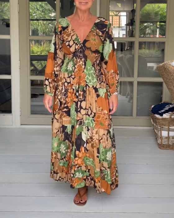 Kleid mit V-Ausschnitt und langen Ärmeln