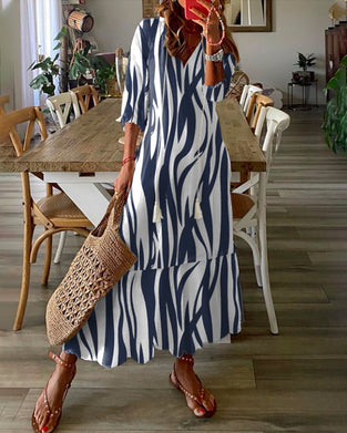 Bedrucktes Kleid mit V-Ausschnitt
