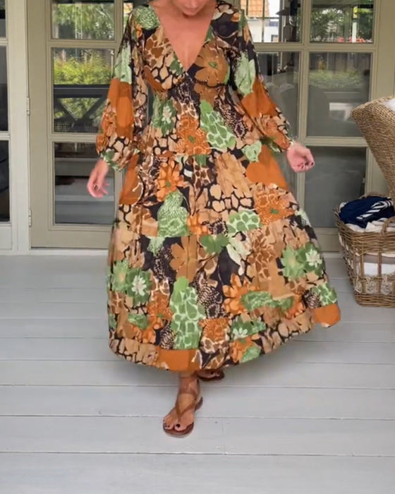 Kleid mit V-Ausschnitt und langen Ärmeln