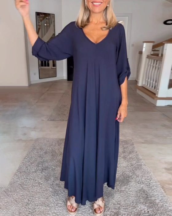 Einfarbiges Kleid mit V-Ausschnitt