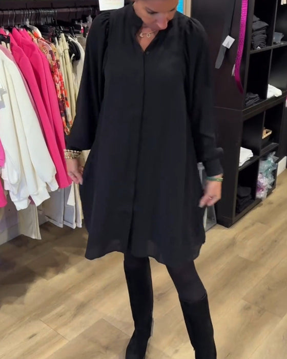 Kleid mit V-Ausschnitt und knielang