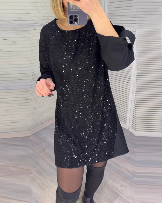 Kleid mit Pailletten und gerüschten Ärmeln