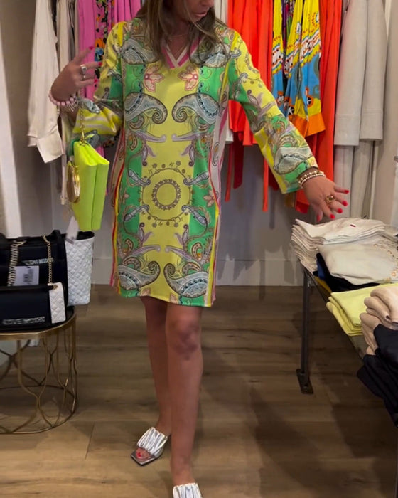 Kleider mit Colour-Blocking und Prints und lockerer Passform