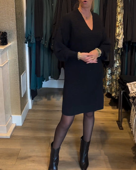 Einfarbiges Pulloverkleid mit V-Ausschnitt