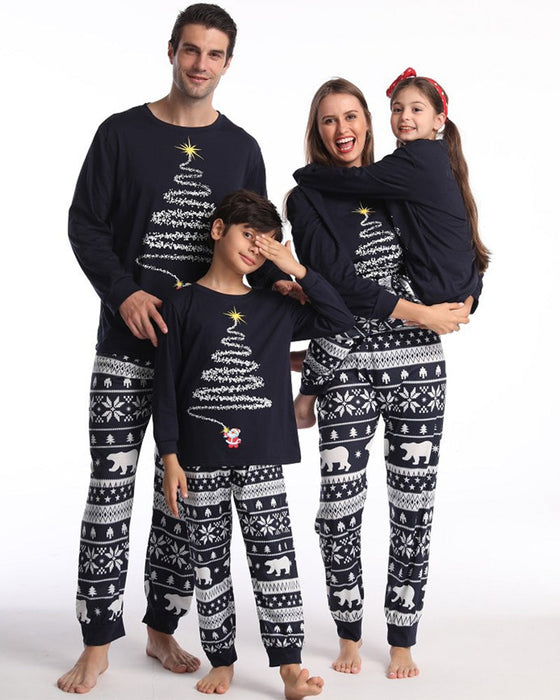 Weihnachts-Familienpyjama mit Weihnachtsbaum-Print