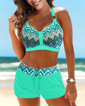 Bikinis mit hoher Taille und geometrischem Muster