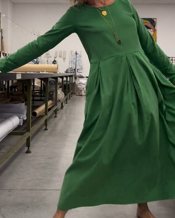 Einfarbiges Kleid mit Rundhalsausschnitt