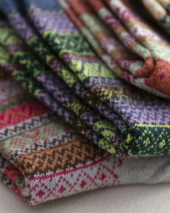 Warme Socken mit bunten Streifen