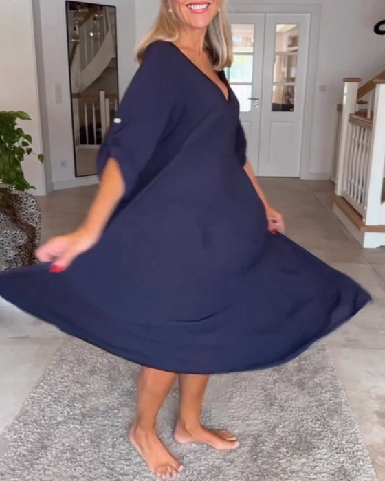 Einfarbiges Kleid mit V-Ausschnitt