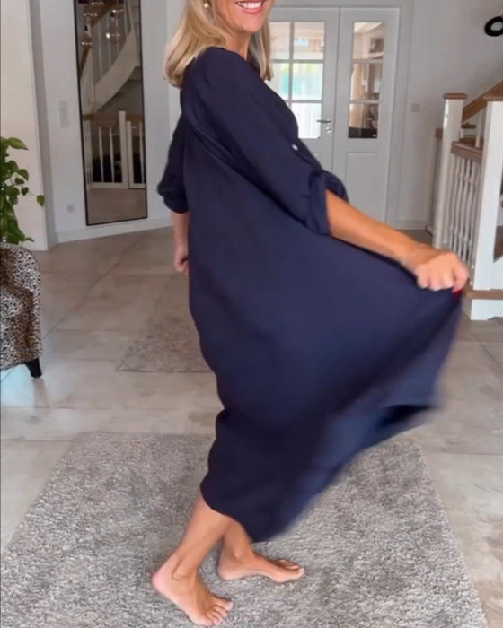 Einfarbiges Kleid mit V-Ausschnitt