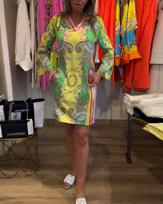Kleider mit Colour-Blocking und Prints und lockerer Passform