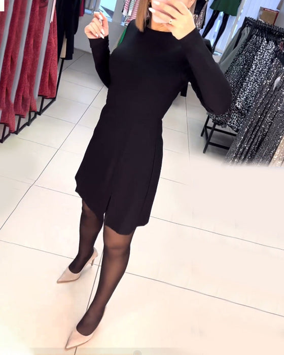 Kleid mit Schlitz und langen Ärmeln