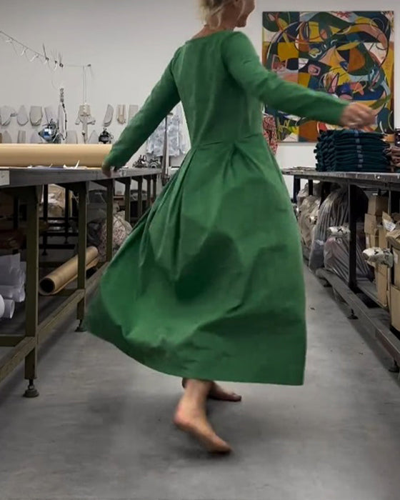 Einfarbiges Kleid mit Rundhalsausschnitt