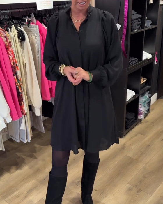 Kleid mit V-Ausschnitt und knielang