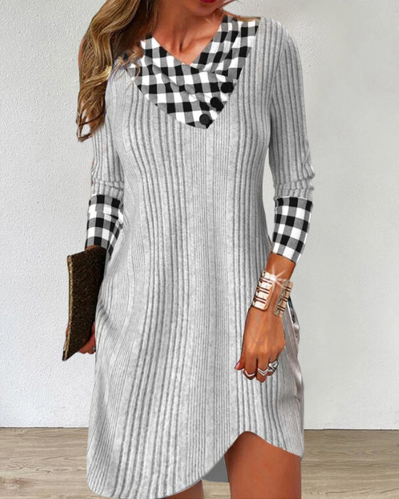 Freizeitkleid mit V-Ausschnitt und Farbblock