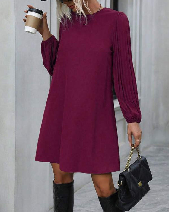 Kleid mit elegantem Stil und einfarbiger Farbe