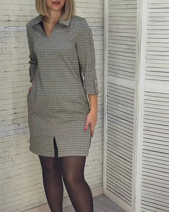 Kleid mit V-Ausschnitt, langen Ärmeln und Schlitzen