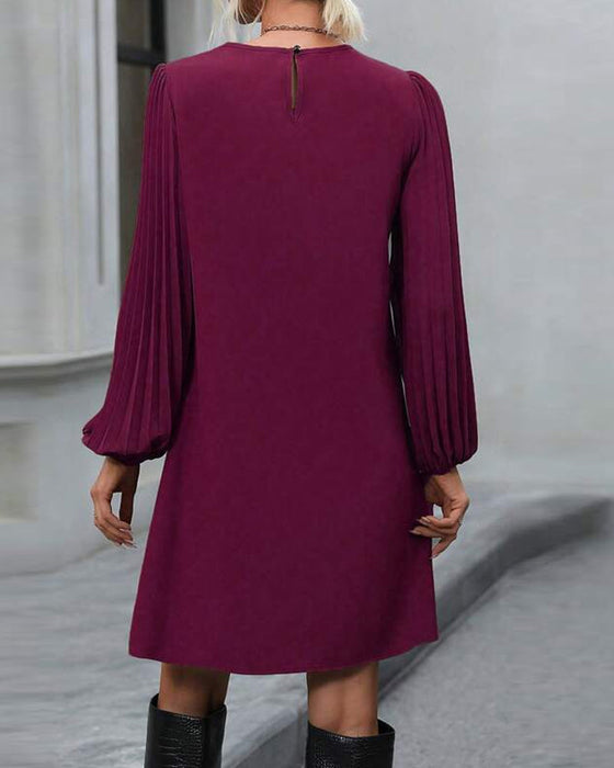 Kleid mit elegantem Stil und einfarbiger Farbe