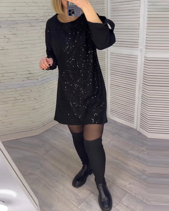 Kleid mit Pailletten und gerüschten Ärmeln