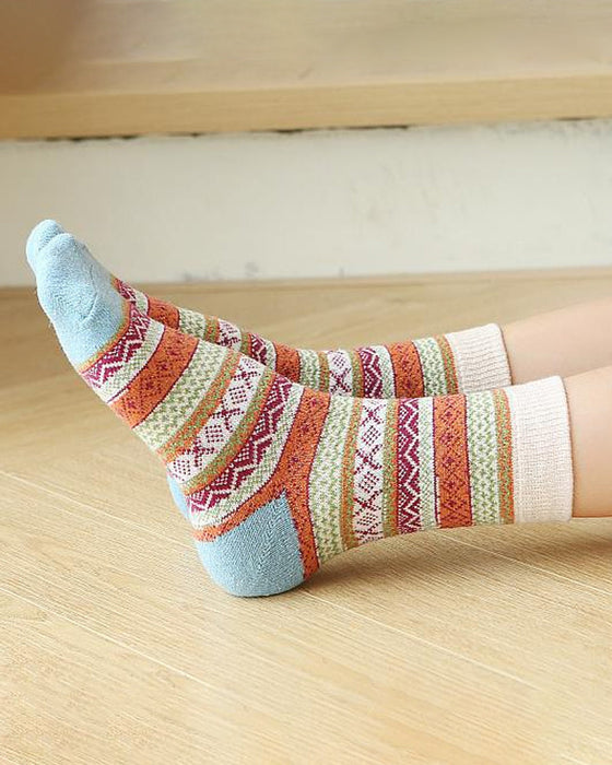 Warme Socken mit bunten Streifen