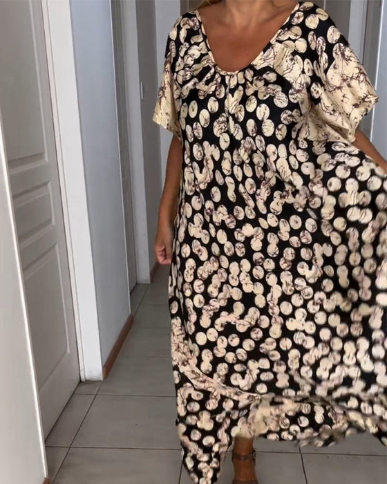 Bedrucktes Kurzarmkleid mit V-Ausschnitt