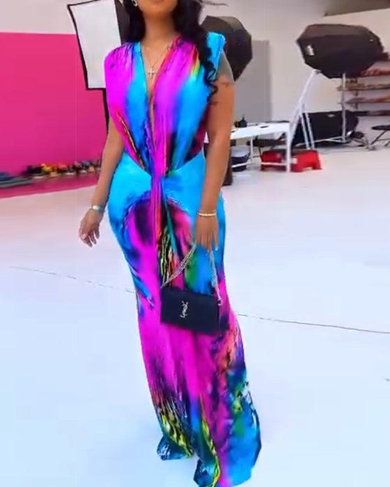 Kleid mit ärmelloser und betonter Taille