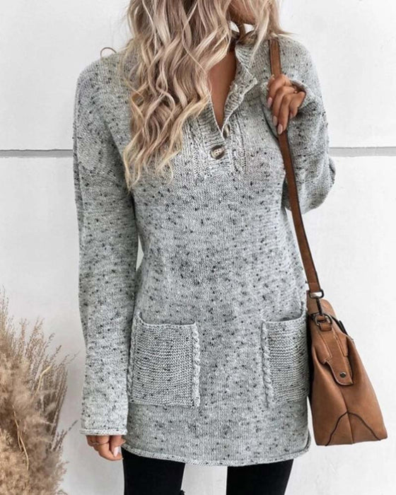 Pullover mit überschnittener Schultertasche und aufgesetzten Taschen