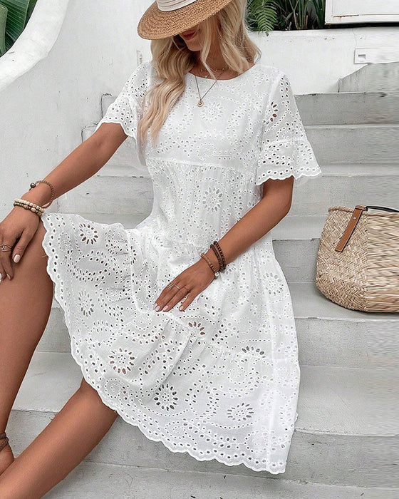 Einfarbiges, kurzärmliges, hohles Kleid