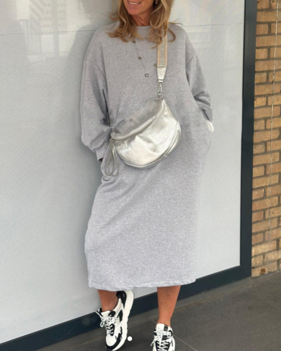 Schlichtes Kleid mit Rundhalsausschnitt und Taschen