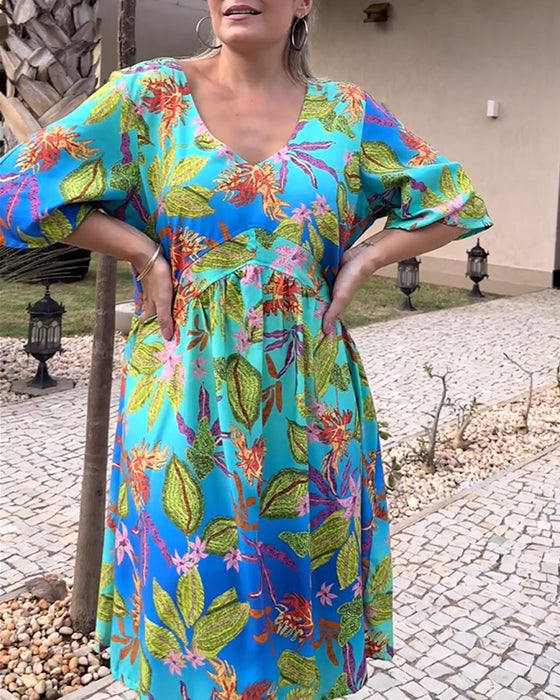 Kleider mit botanischen Prints und lässigen Styles