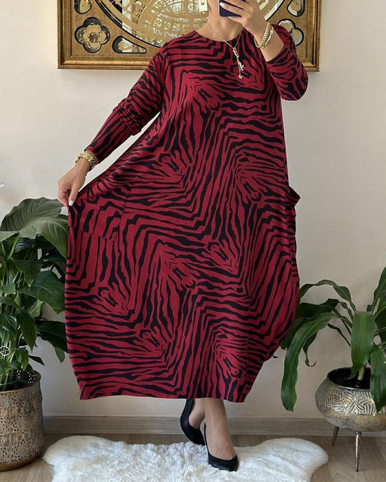 Modisches lockeres Shift-Kleid mit Druck und Tasche