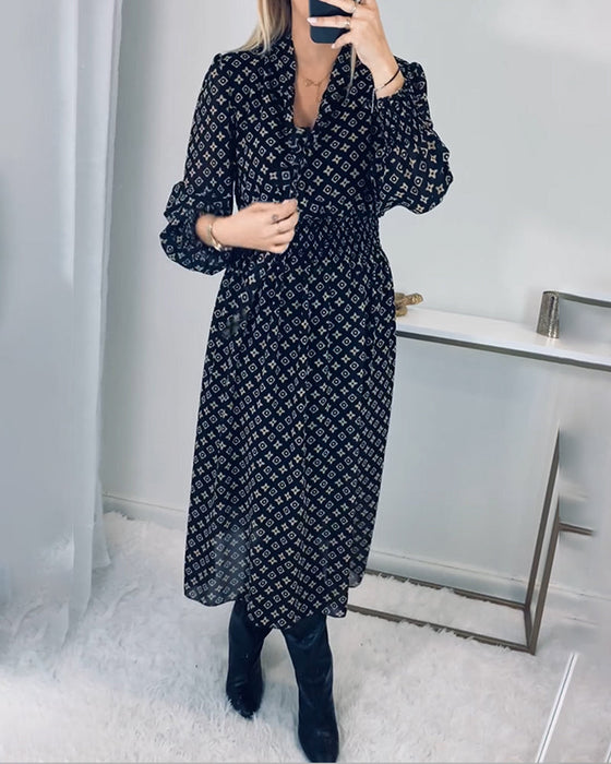 Kleid mit Aufdruck und taillierter Taille