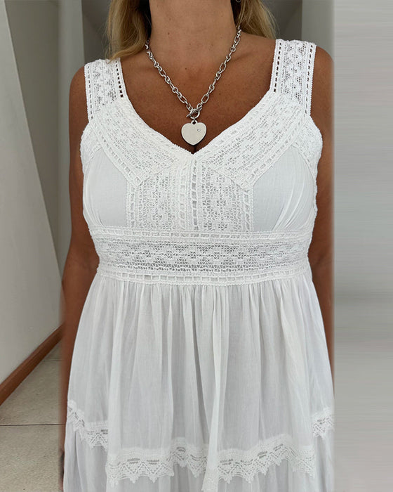 Kleid mit Spitzeneinsätzen und Hosenträgern