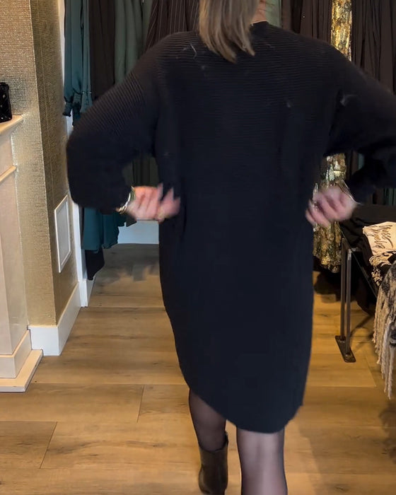 Einfarbiges Pulloverkleid mit V-Ausschnitt
