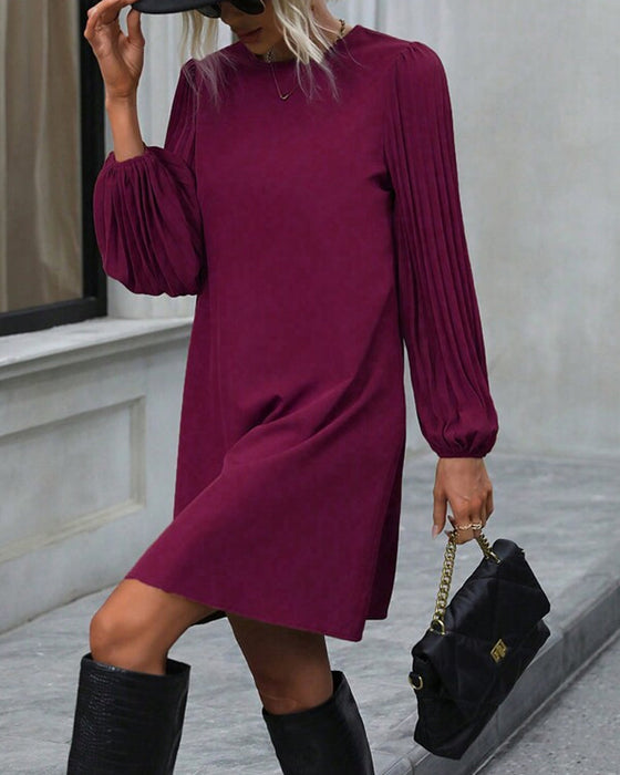 Kleid mit elegantem Stil und einfarbiger Farbe