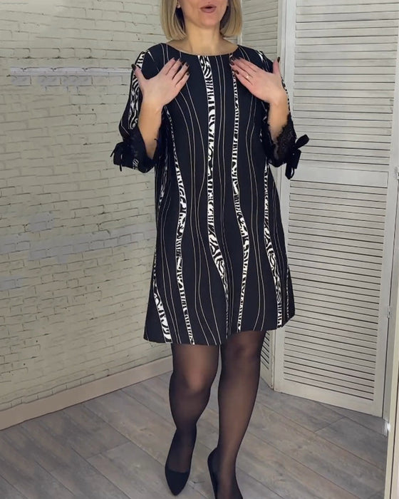 Kleid mit Knielänge und Streifen